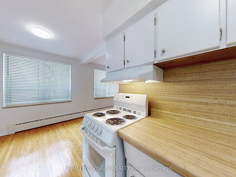 9901 Yonge St #4 — Photo 18