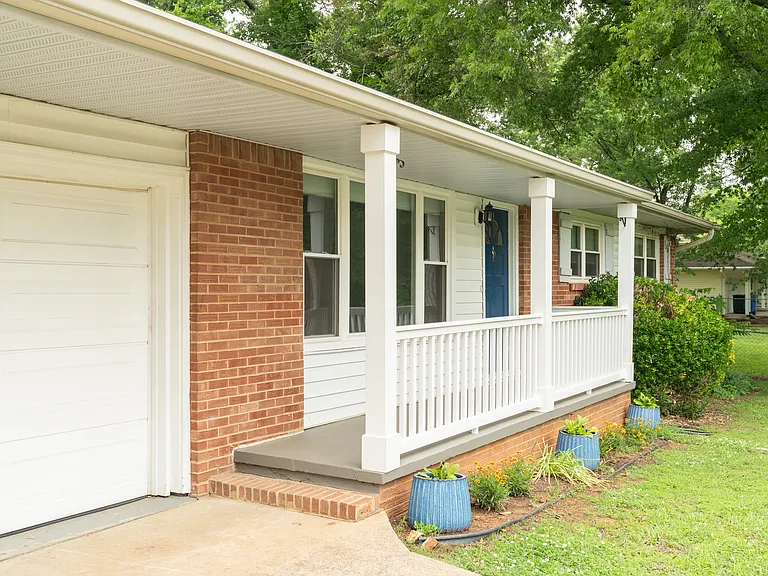 1621 Fernwood Cir — Photo 3