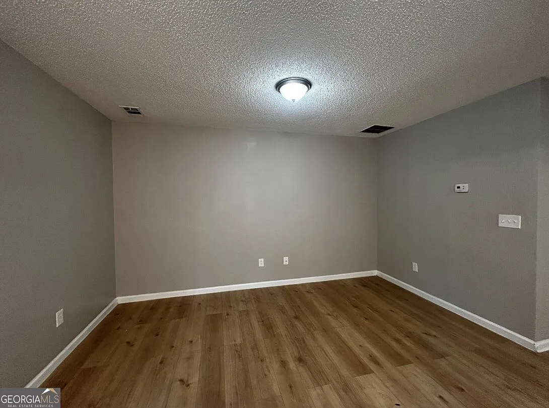 3 bed, 2.5 bath, 1216 sqft, $1,400 — Photo 4
