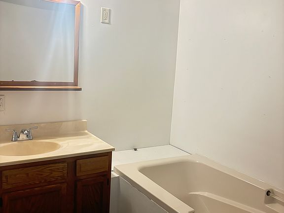 3rd image of 243 County Road 1754