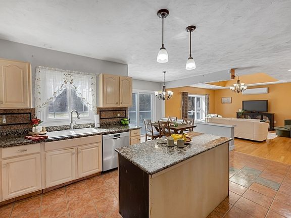 5th image of 13 Stoneybrook Rd