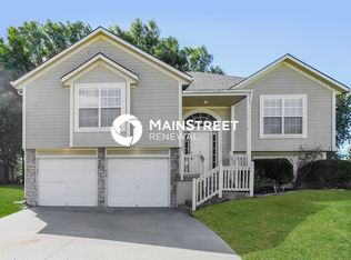 1115 Manse Dr, Raymore, MO 64083