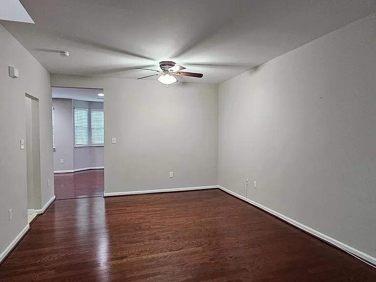 311 Prestwick Ln — Photo 4
