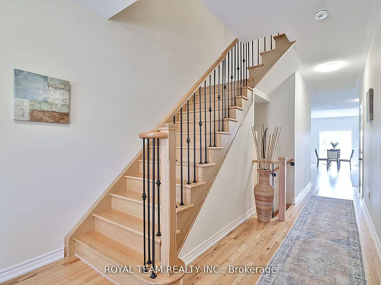 1246 Peelar Cres — Photo 5