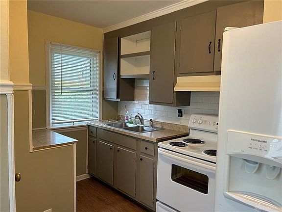 4th image of 221 N Douglas Ave