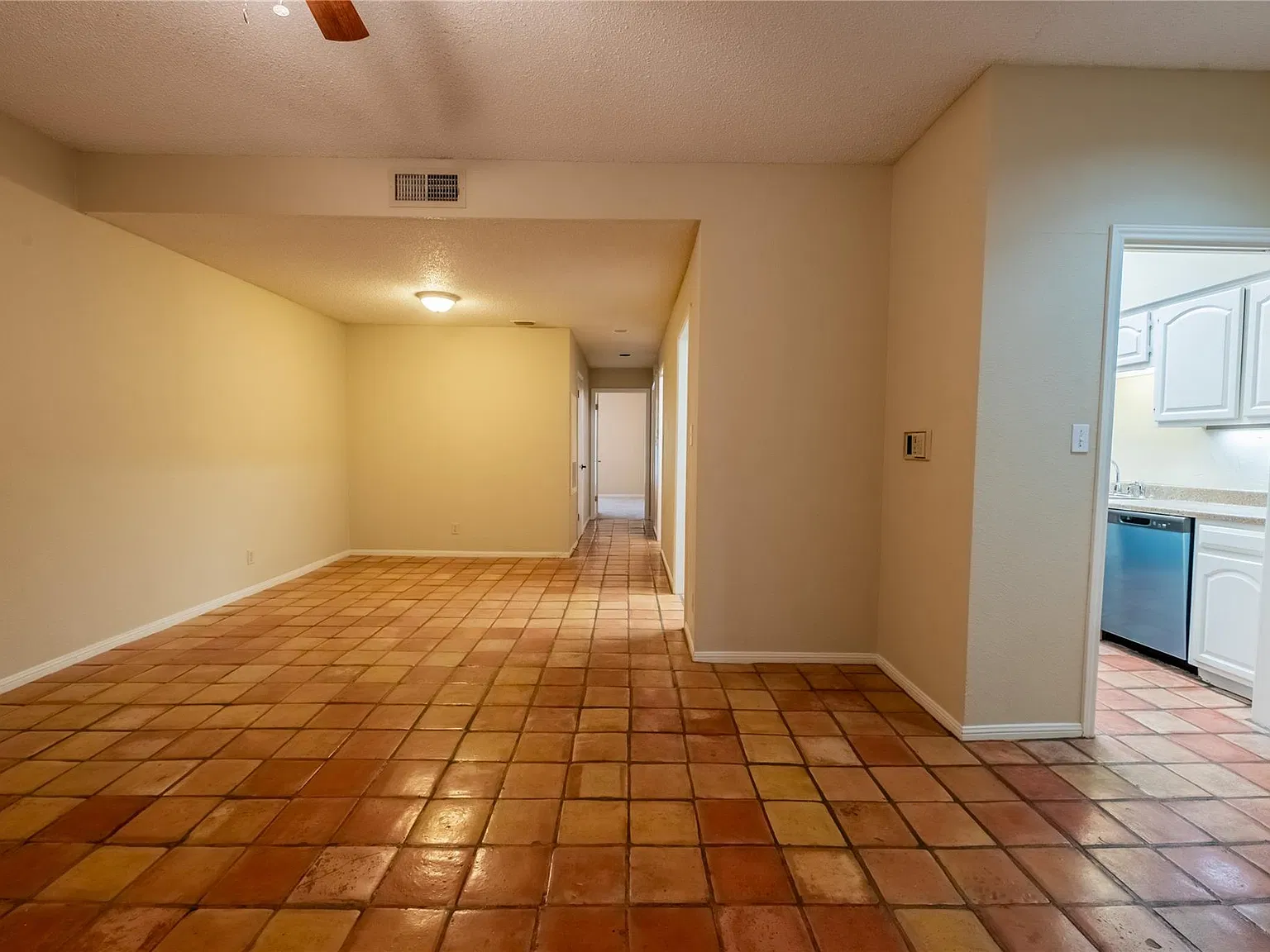 2 bed, 2.0 bath, 930 sqft, $1,900 — Photo 3
