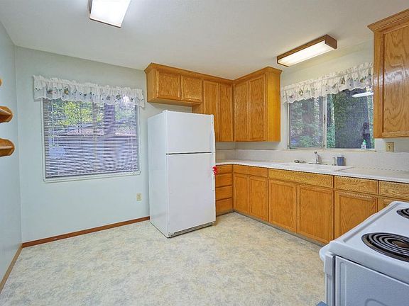4th image of 4831 Cedar Dr