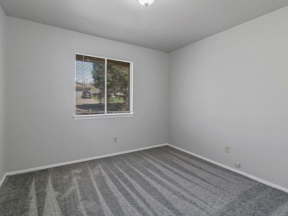5th image of 1020 Mountview Dr