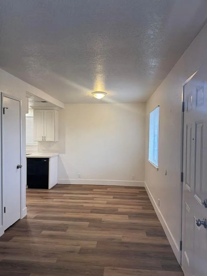 Beautiful Triplex in Ripon! — Photo 4