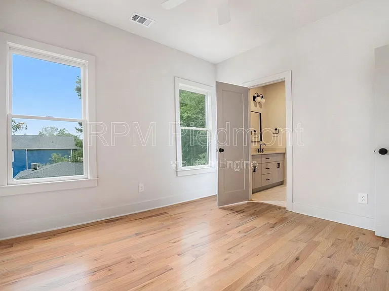 1081 Hill St SE #B — Photo 24