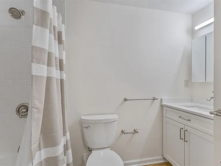 8256 Elaine Cir — Photo 10