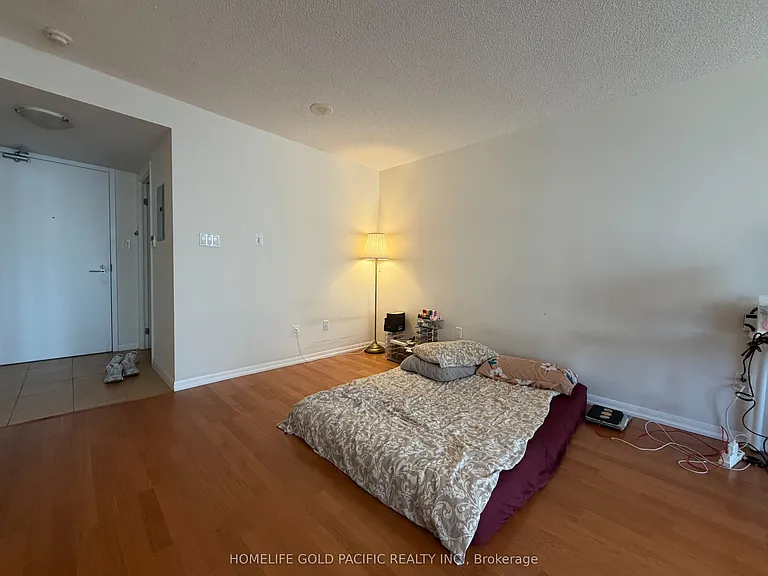 37 Grosvenor St #1205 — Photo 5
