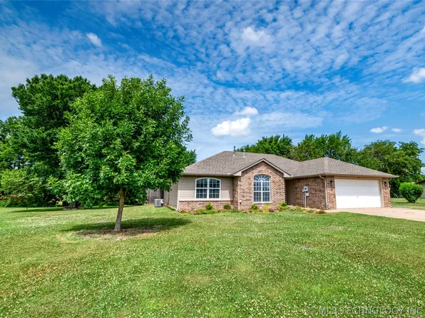 208 S 9th Ave, Stroud, OK 74079