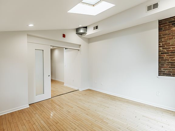 5th image of 707 N 2nd St Floor 2