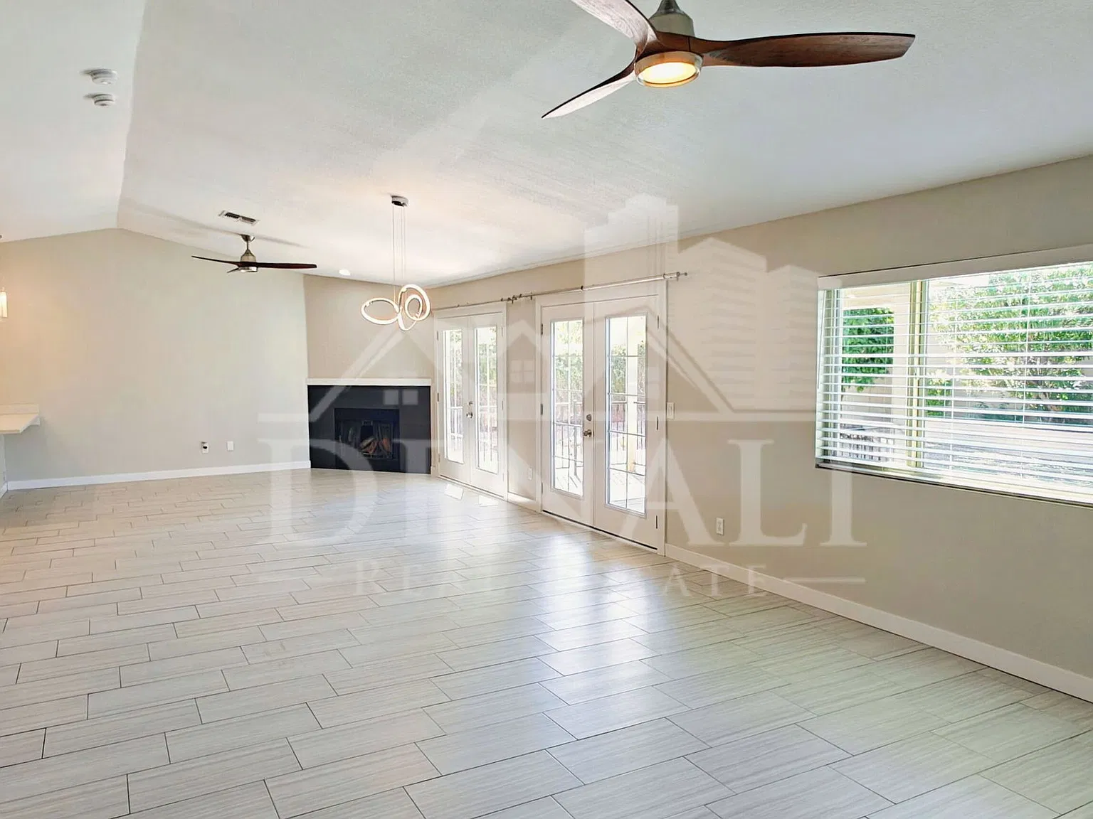 3 bed, 2.0 bath, 1527 sqft, $2,795 — Photo 2