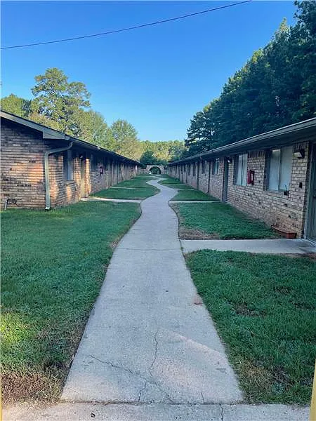 2 bed, $825 — Photo 1