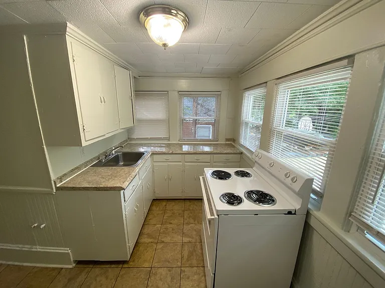 1005 N Buchanan Blvd #B — Photo 11