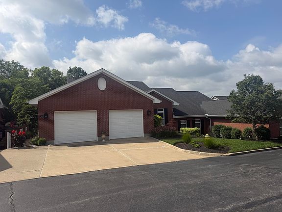 2nd image of 16 Thomas Pointe Dr