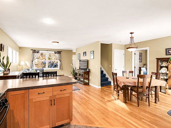 4th image of 12 Isabelle Lane