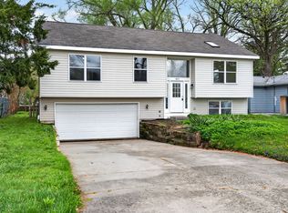 5217 N Pleasant View Dr, McHenry, IL 60050