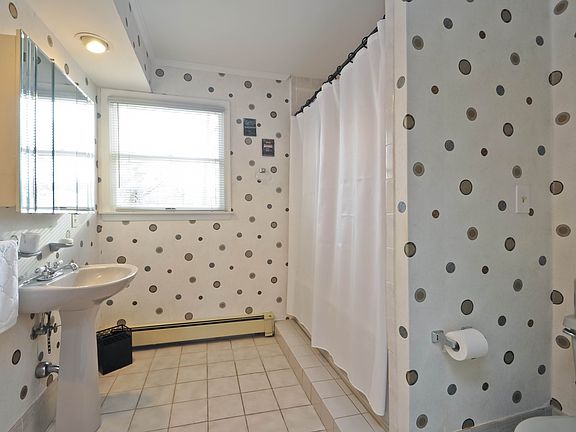 En Suite Bath on Second