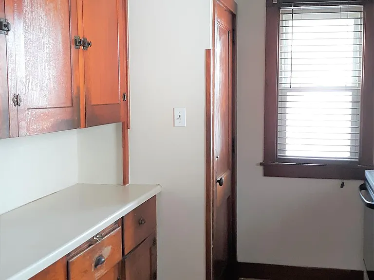 16 Moross Ave — Photo 8