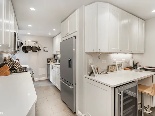 25 Sutton Place South image 9 of 14