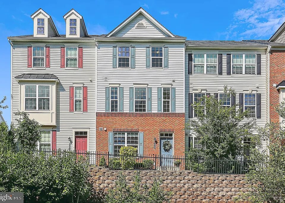 1st image of 18320 Woodhouse Ln