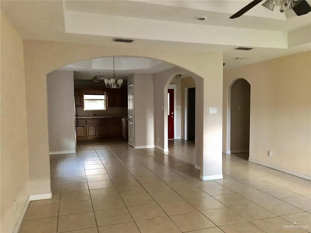 3 bed, 2.0 bath, 1585 sqft, $1,700 — Photo 4