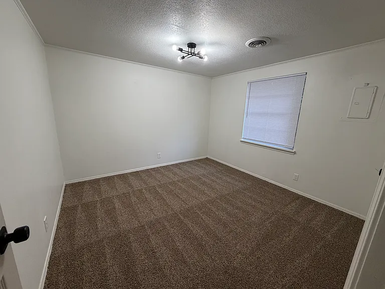 1006 Oak Park Dr #1 — Photo 5