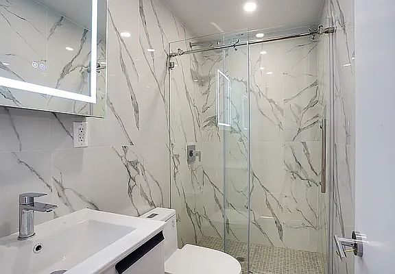 4th image of 248 Elizabeth St #6C