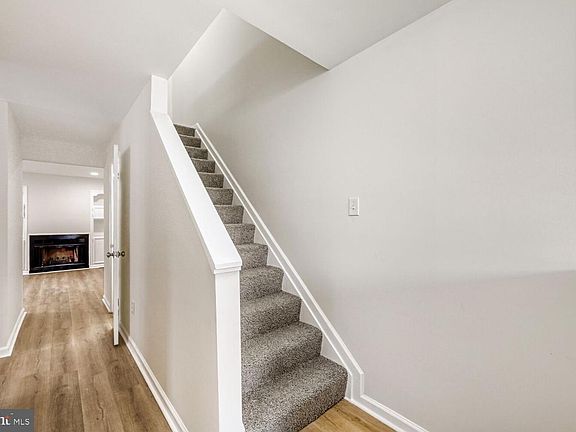 5th image of 10829 Henley Ct