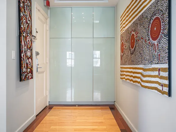 115 East 61st Street image 3 of 11