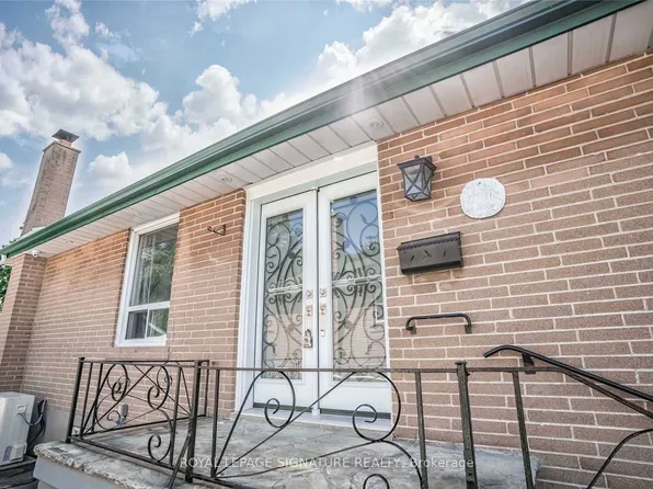 14 Milford Haven Dr, Toronto, ON M1G 3C6