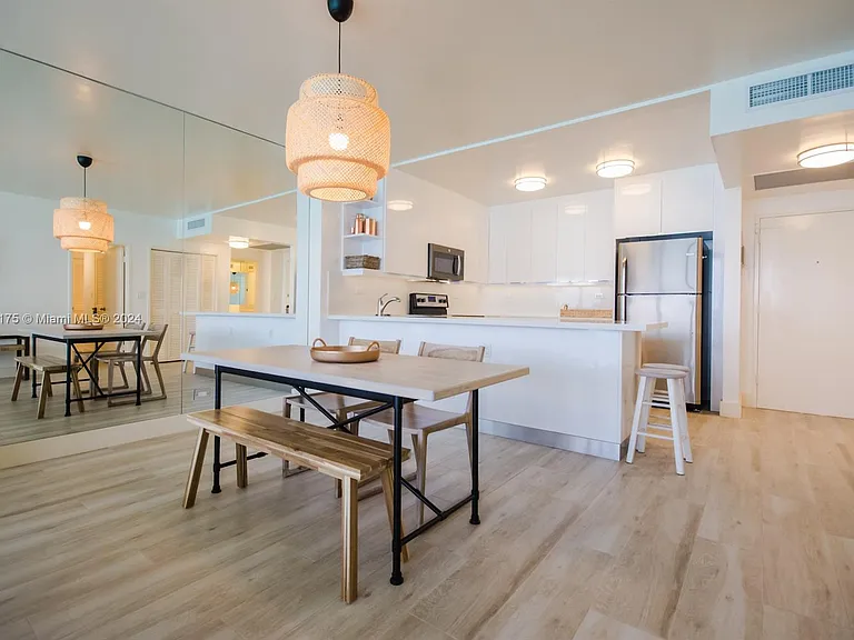 5601 Collins Ave #1204 — Photo 8