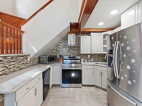 4th image of 6 Harrington Way