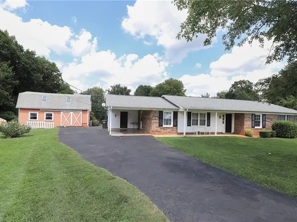 1635 Cricket Ct, Kernersville, NC 27284