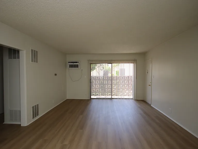 526 W Huntington Dr #J — Photo 12