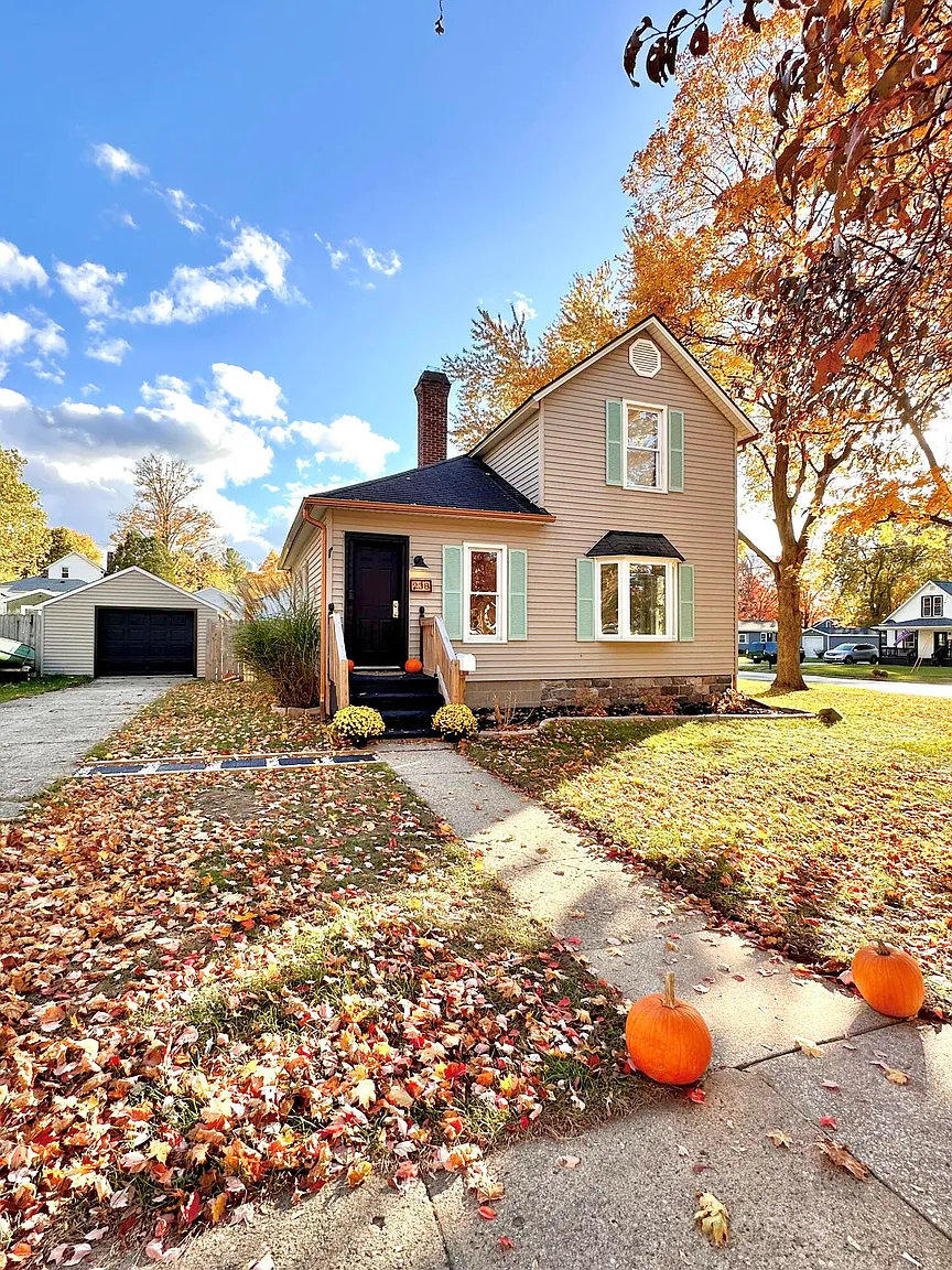 238 W Clinton St photo 1