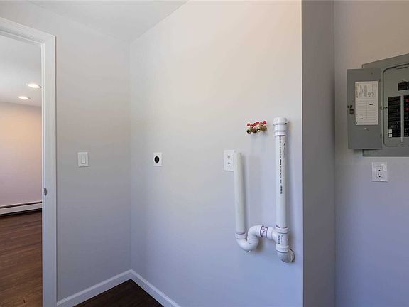 5th image of 186 Pawnee St