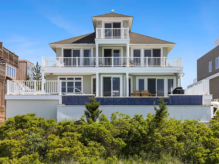 708 Dune Rd — Photo 19