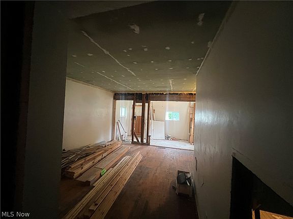 4th image of 2085 Clermont Ave NE
