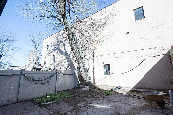 Rented by Brick&Mortar | media 17