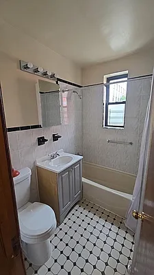 Bathroom, photo 1