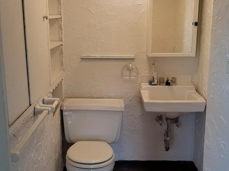 302 Pleasant St #3 — Photo 15