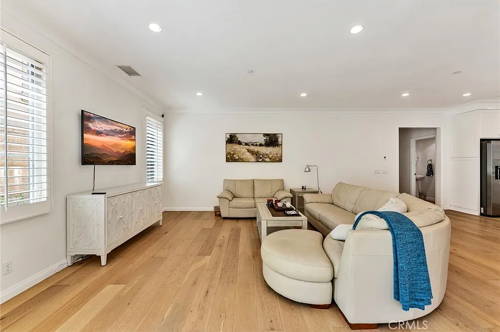 3 bed, 2.5 bath, 2180 sqft, $5,180 — Photo 4