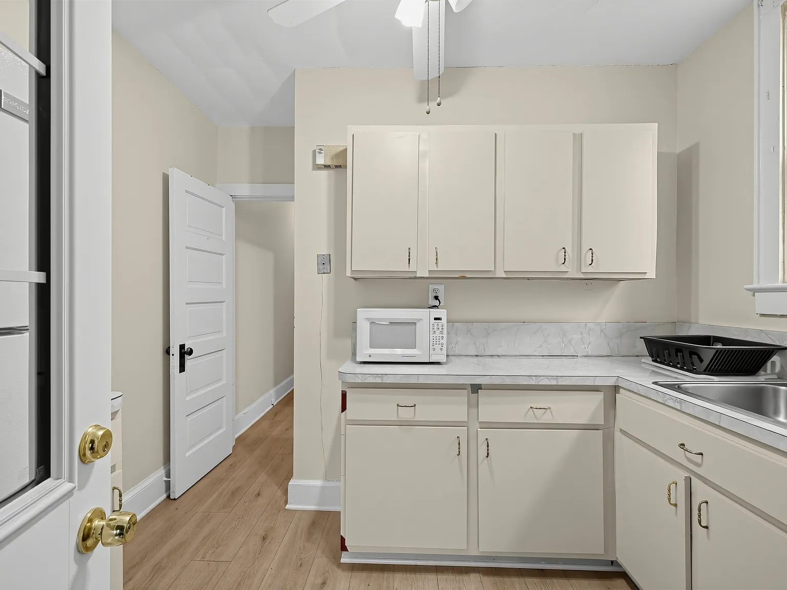 3 bed, 1.5 bath, 1238 sqft, $4,195 — Photo 1