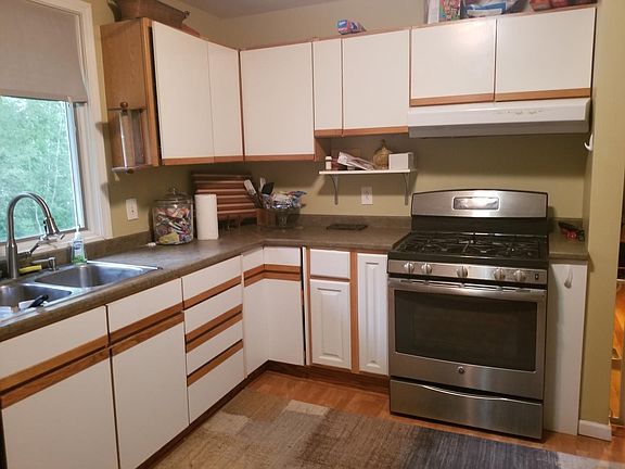 3rd image of 1560 Bell Ln