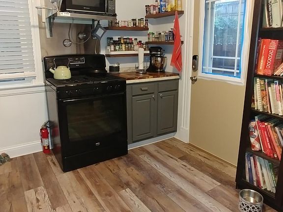 3rd image of 2342 Flora St #1