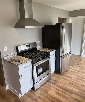 5th image of 999 Colony Lake Dr